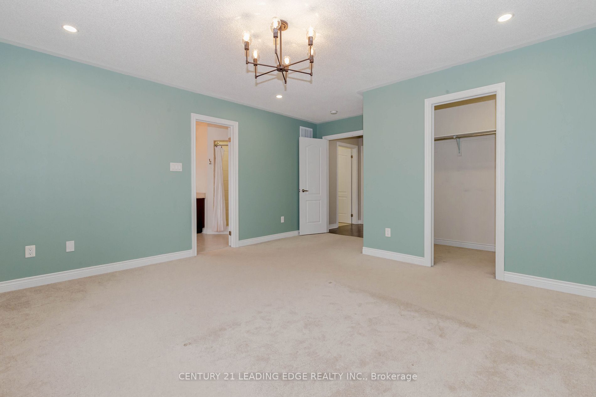 25 Keith-Wright Cres