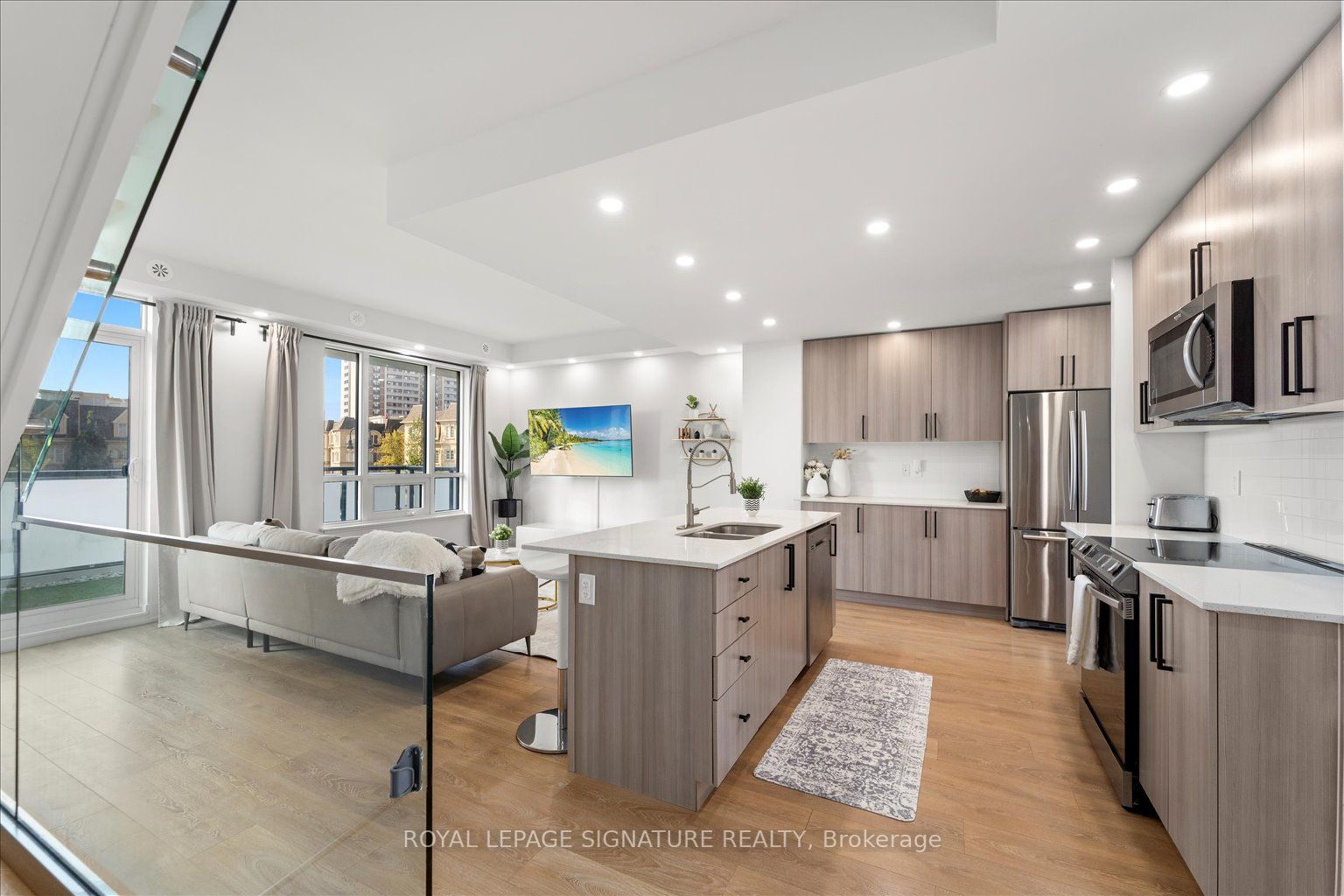 1245 Bayly St, #Th10