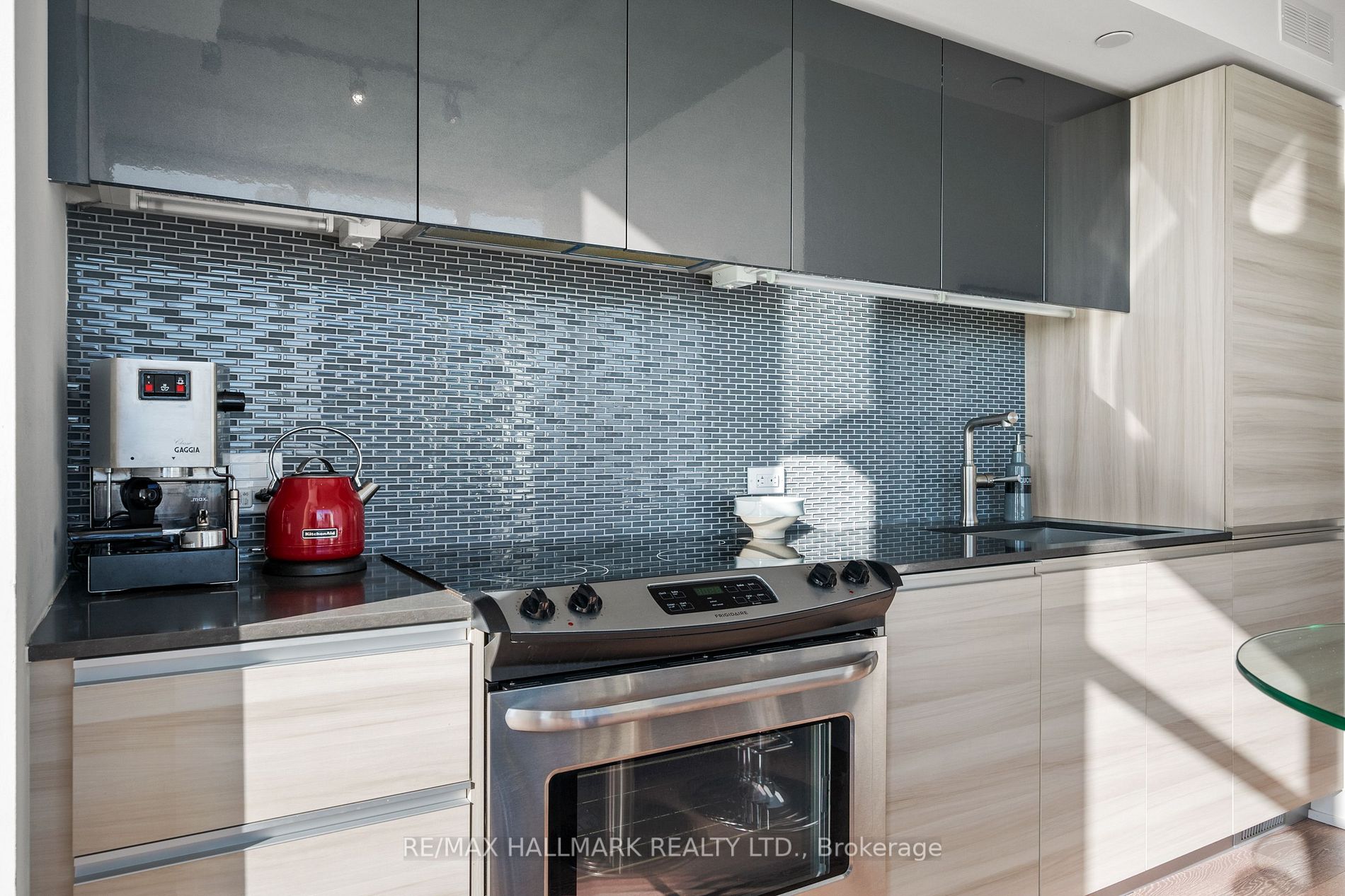 1190 Dundas St E, #906
