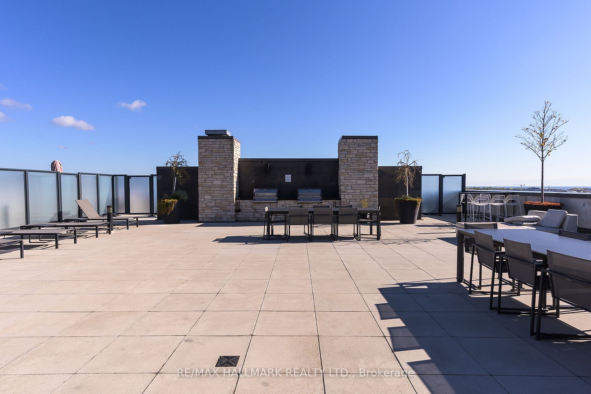 1190 Dundas St E, #906