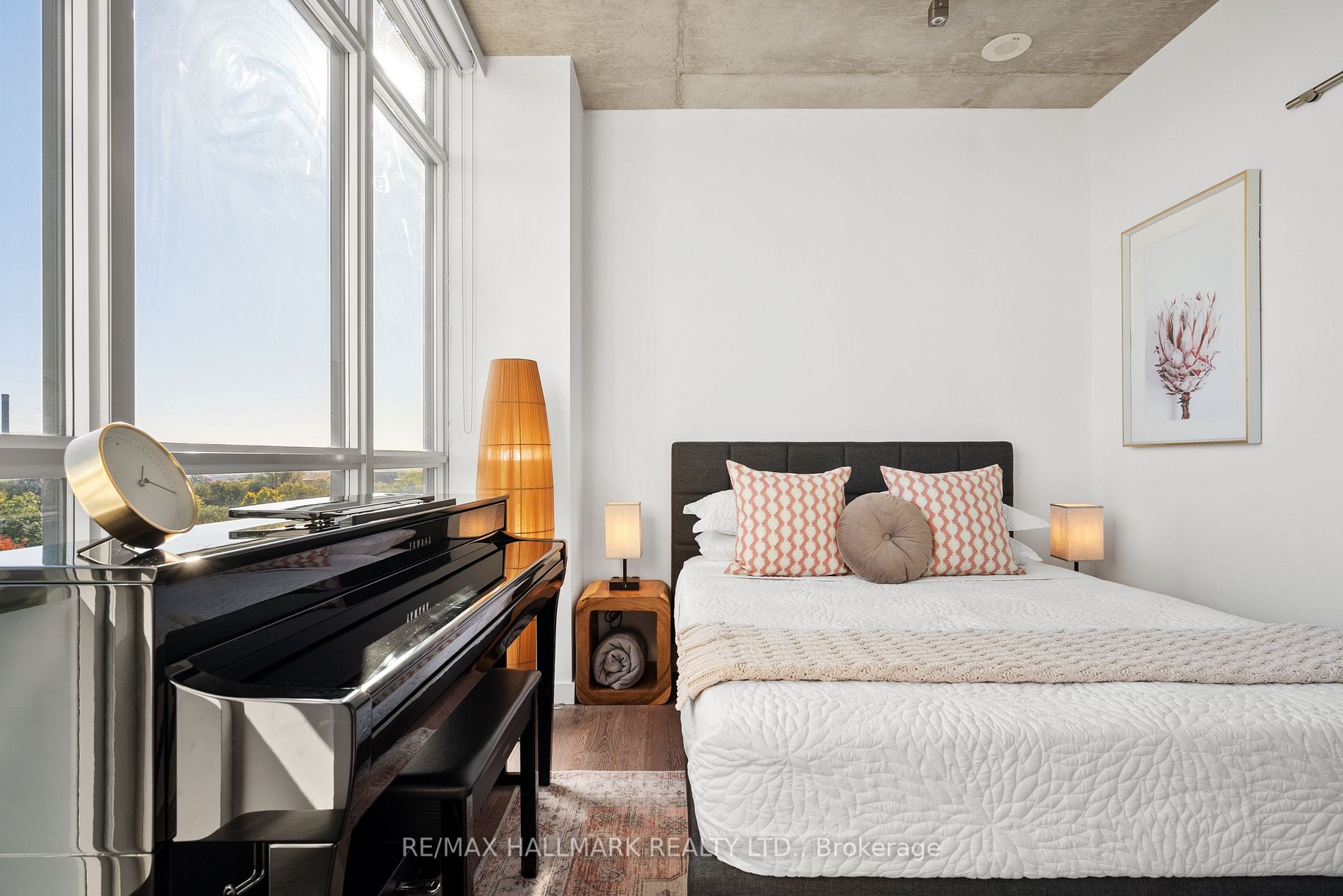 1190 Dundas St E, #906