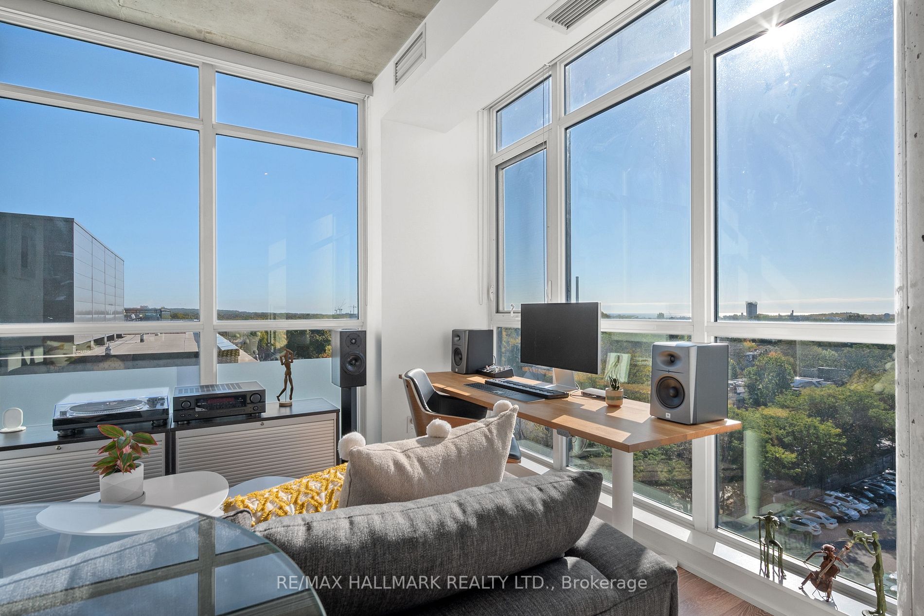 1190 Dundas St E, #906
