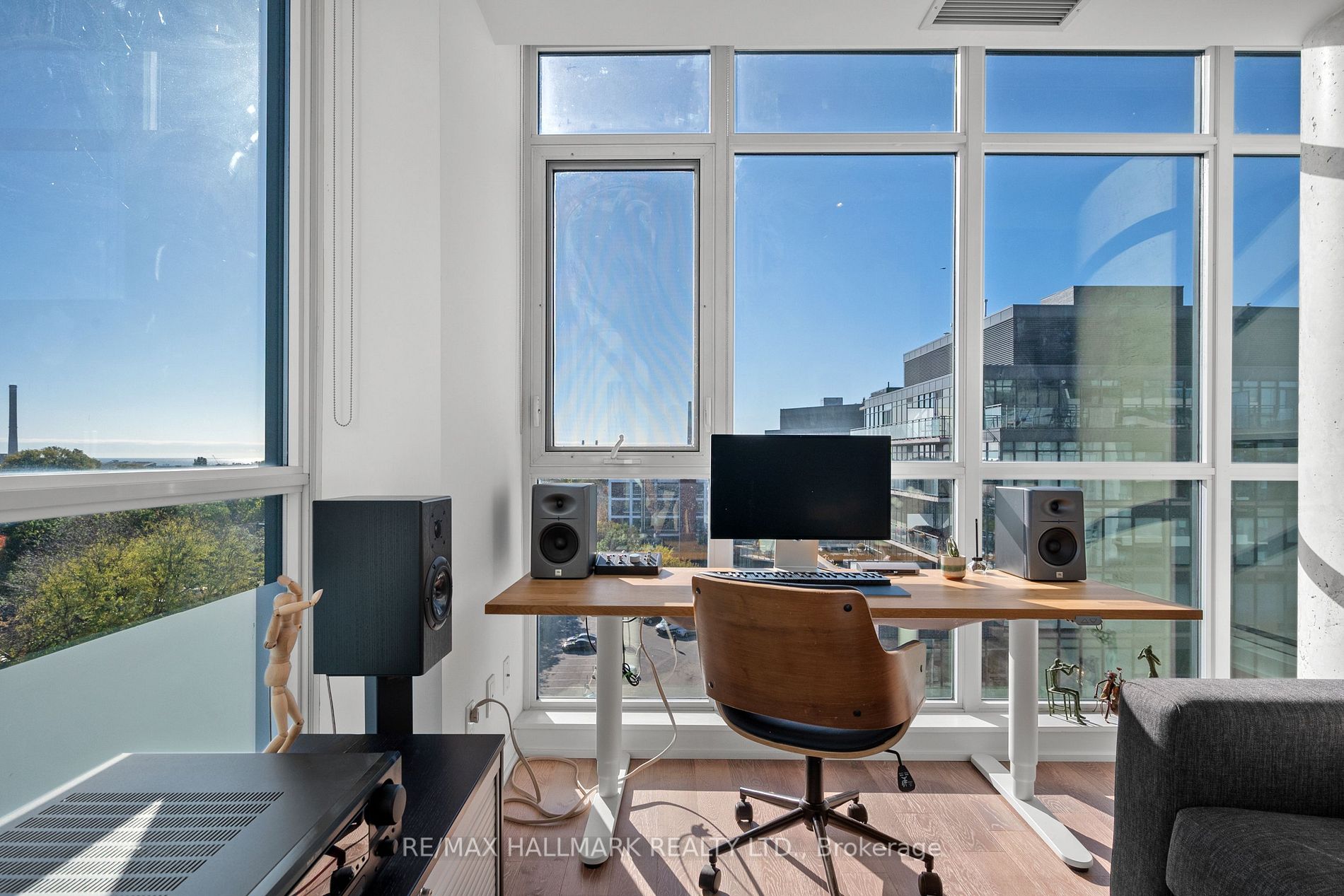 1190 Dundas St E, #906