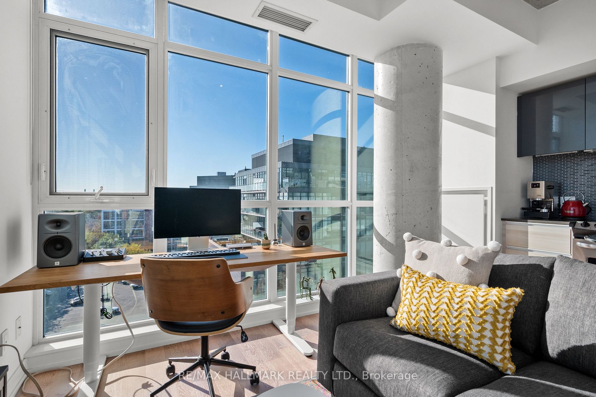 1190 Dundas St E, #906