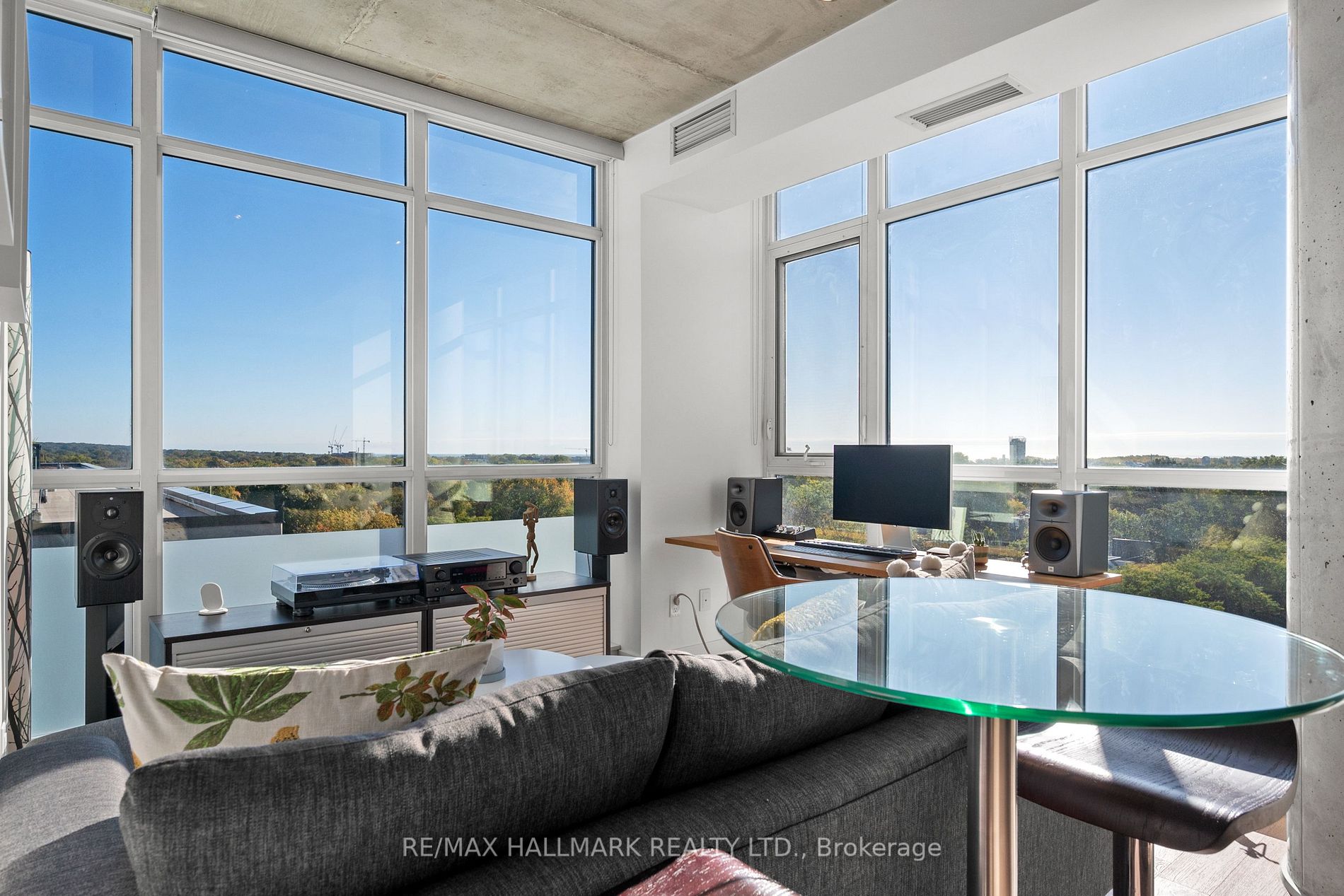 1190 Dundas St E, #906