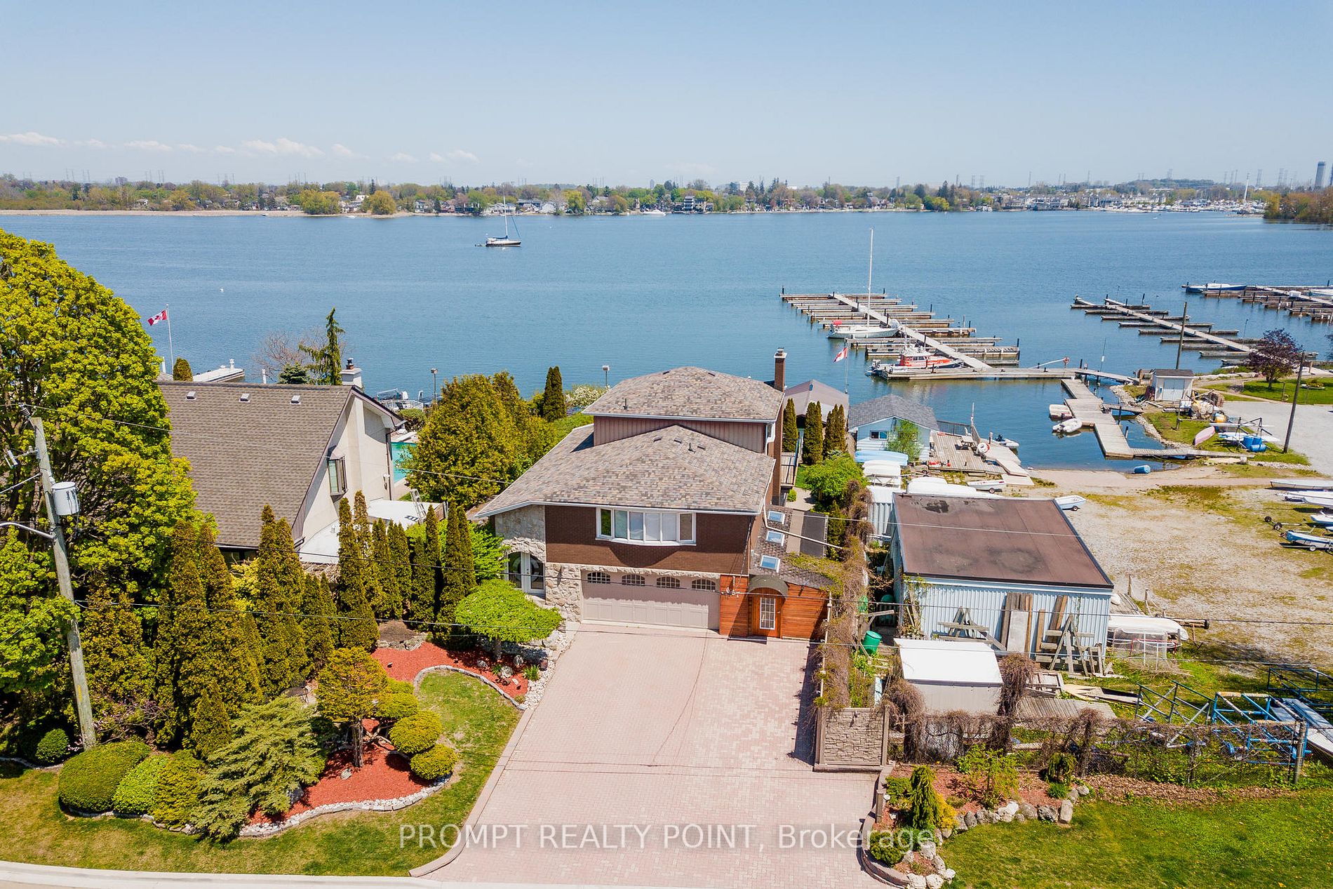 637 Breezy Dr