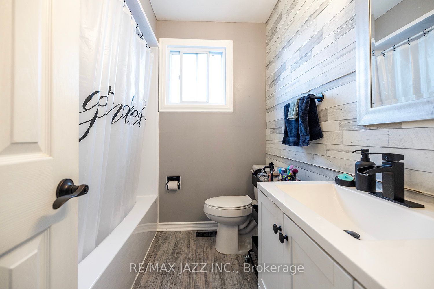 1348 Belair Cres