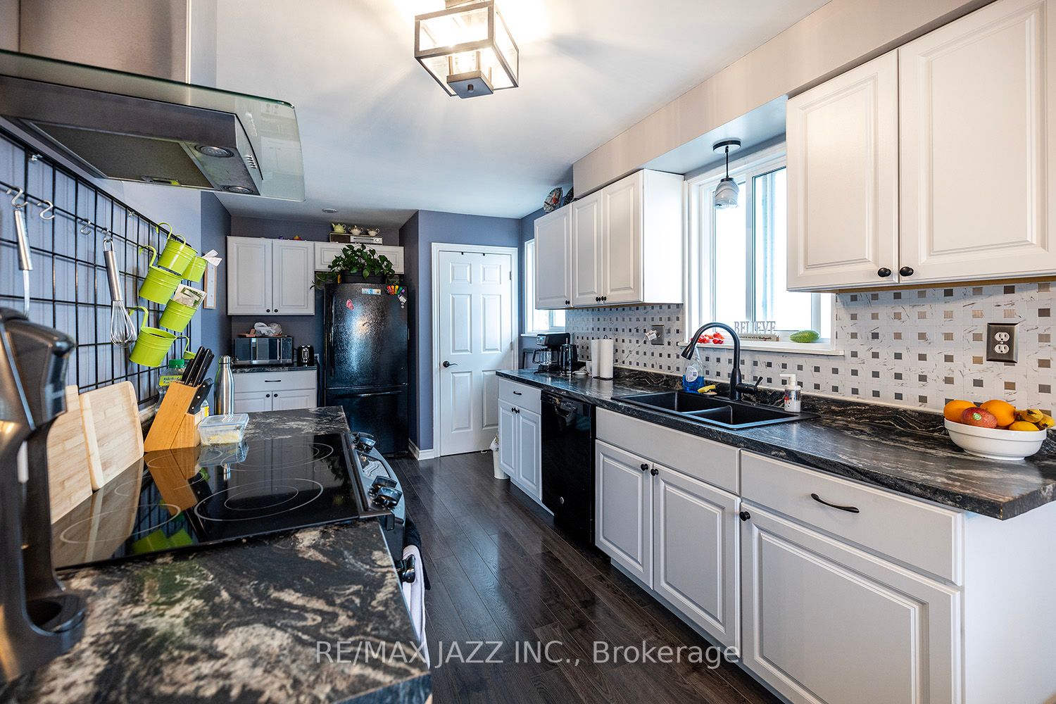 1348 Belair Cres