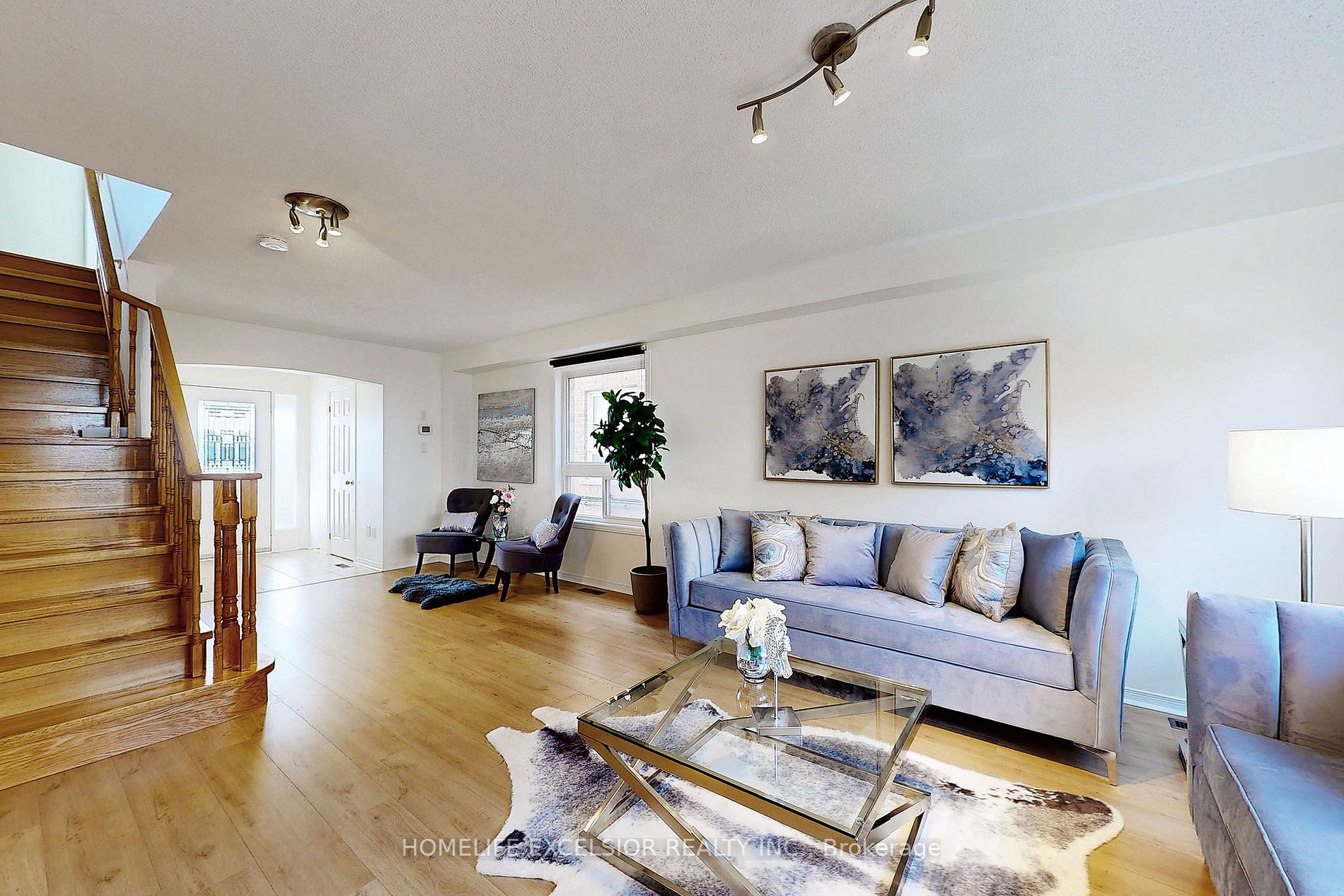 12 Styles Cres