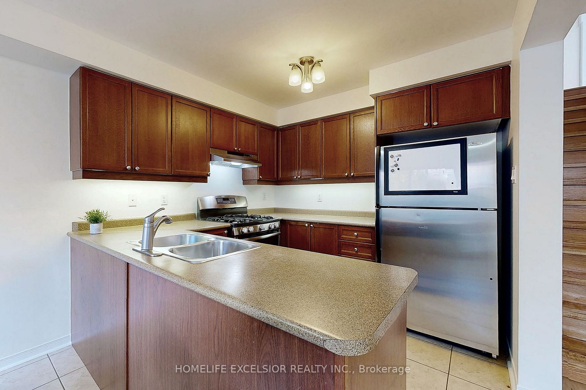 12 Styles Cres