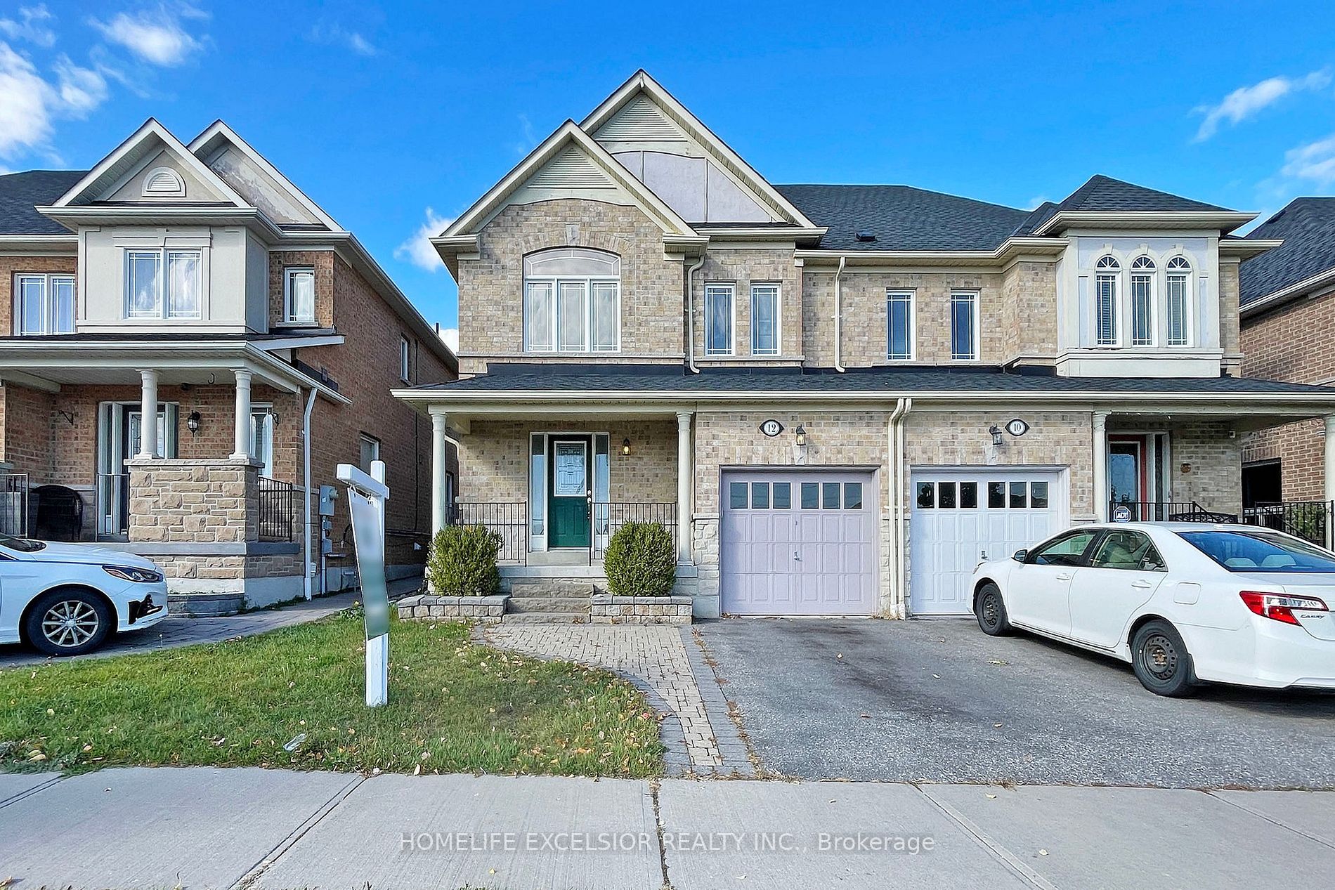 12 Styles Cres