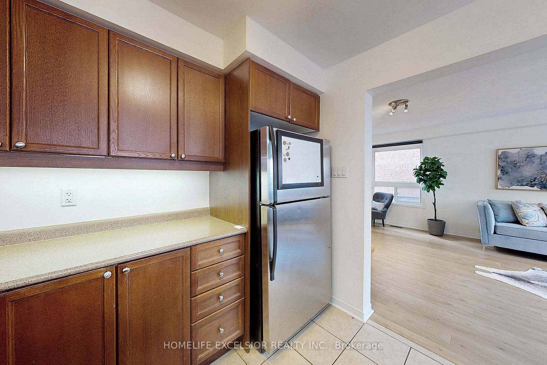 12 Styles Cres