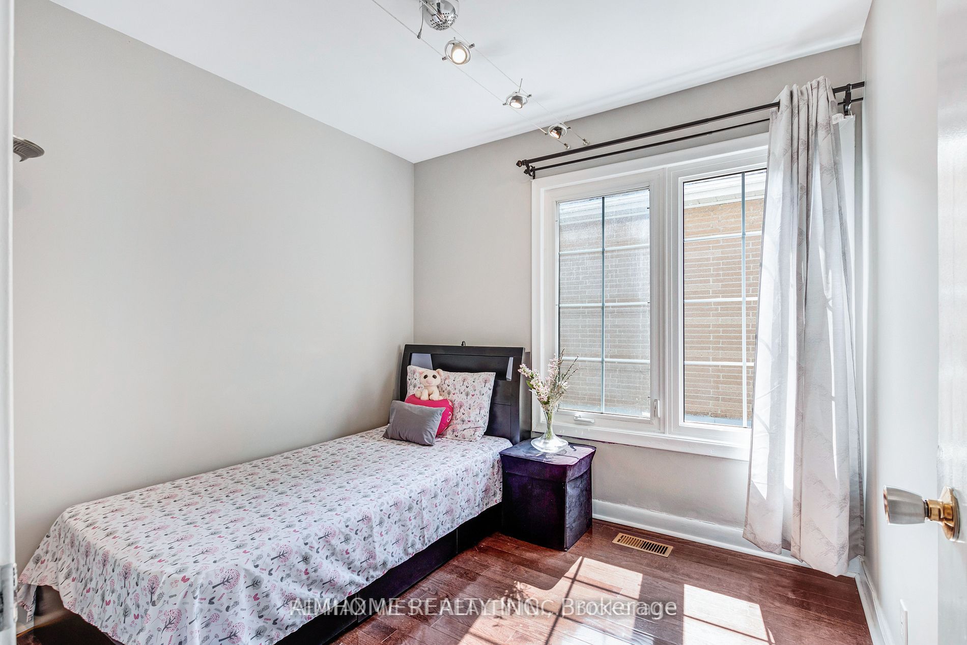 38 Heather Rd, #Main Fl