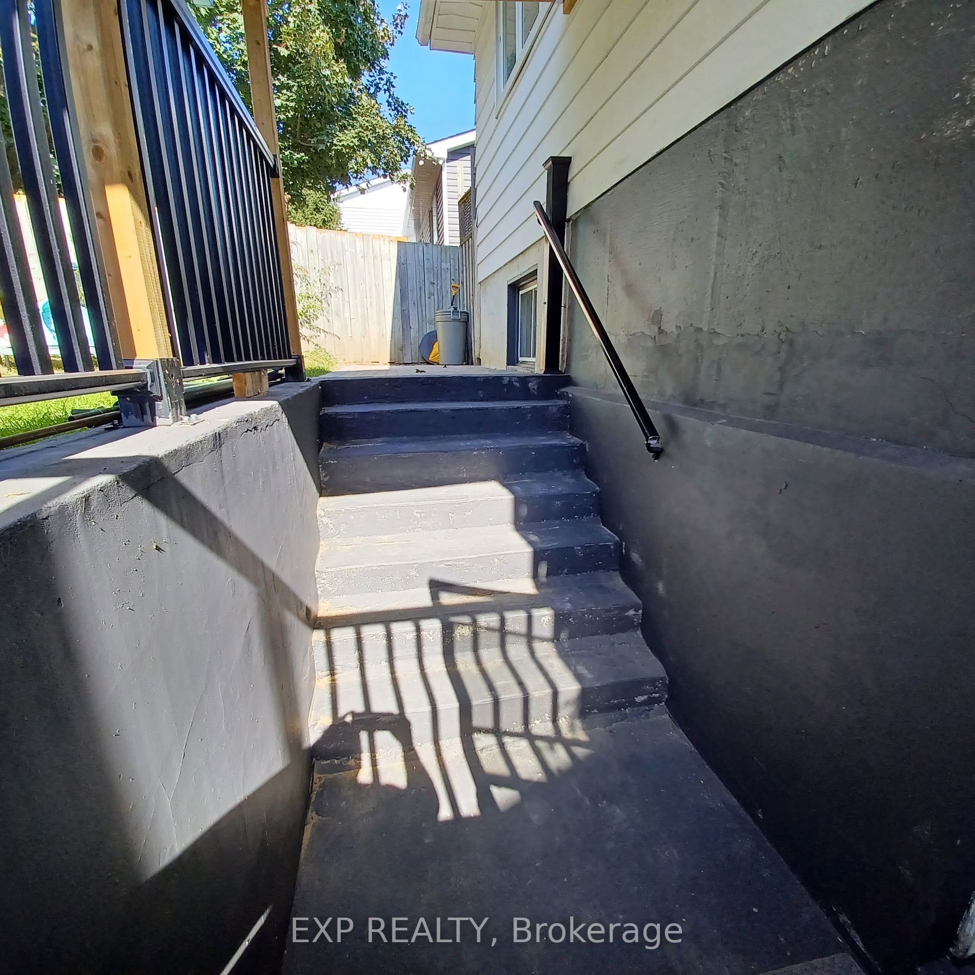 24 Grassmere Crt S