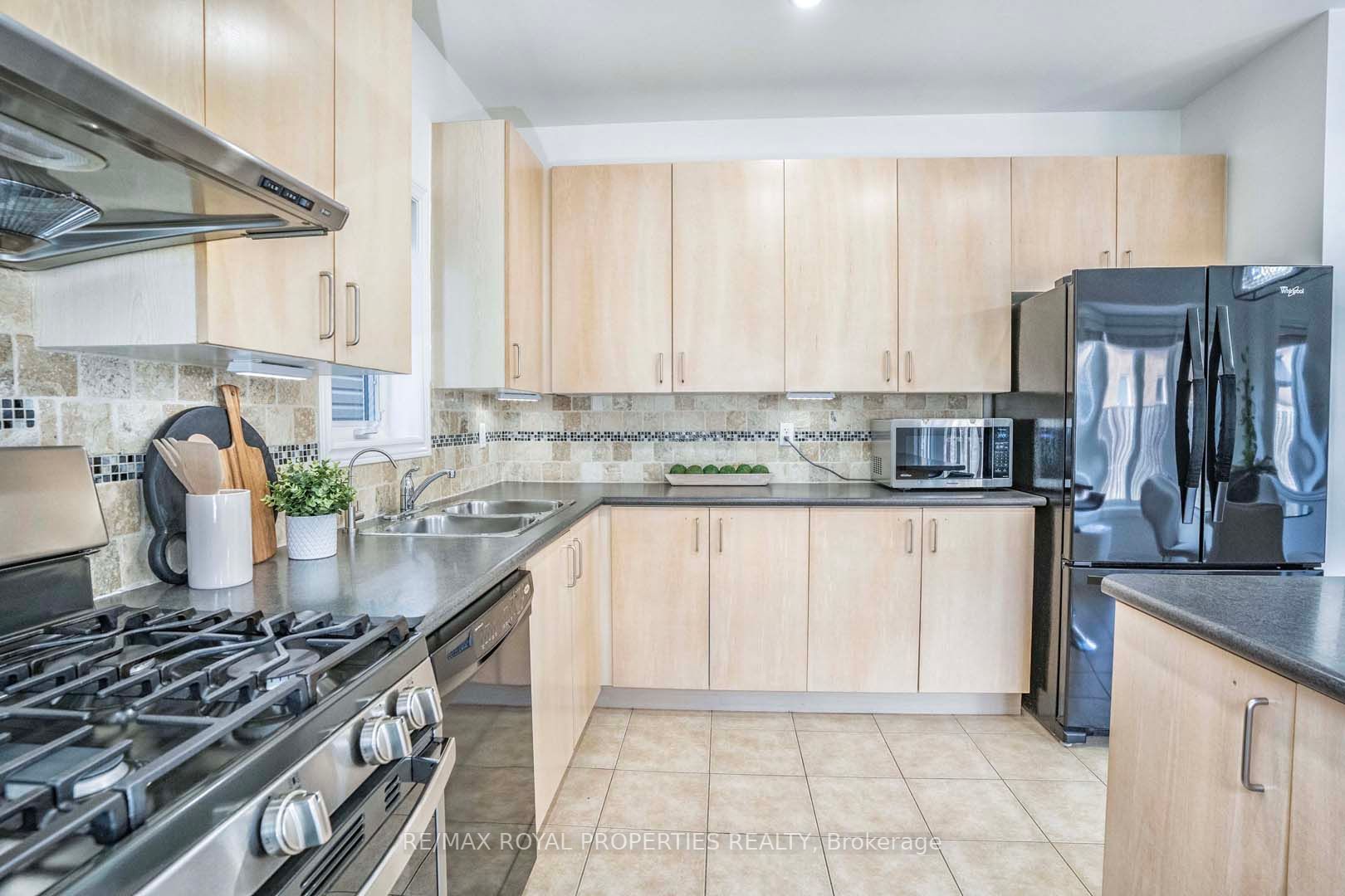 7 Leggett Dr