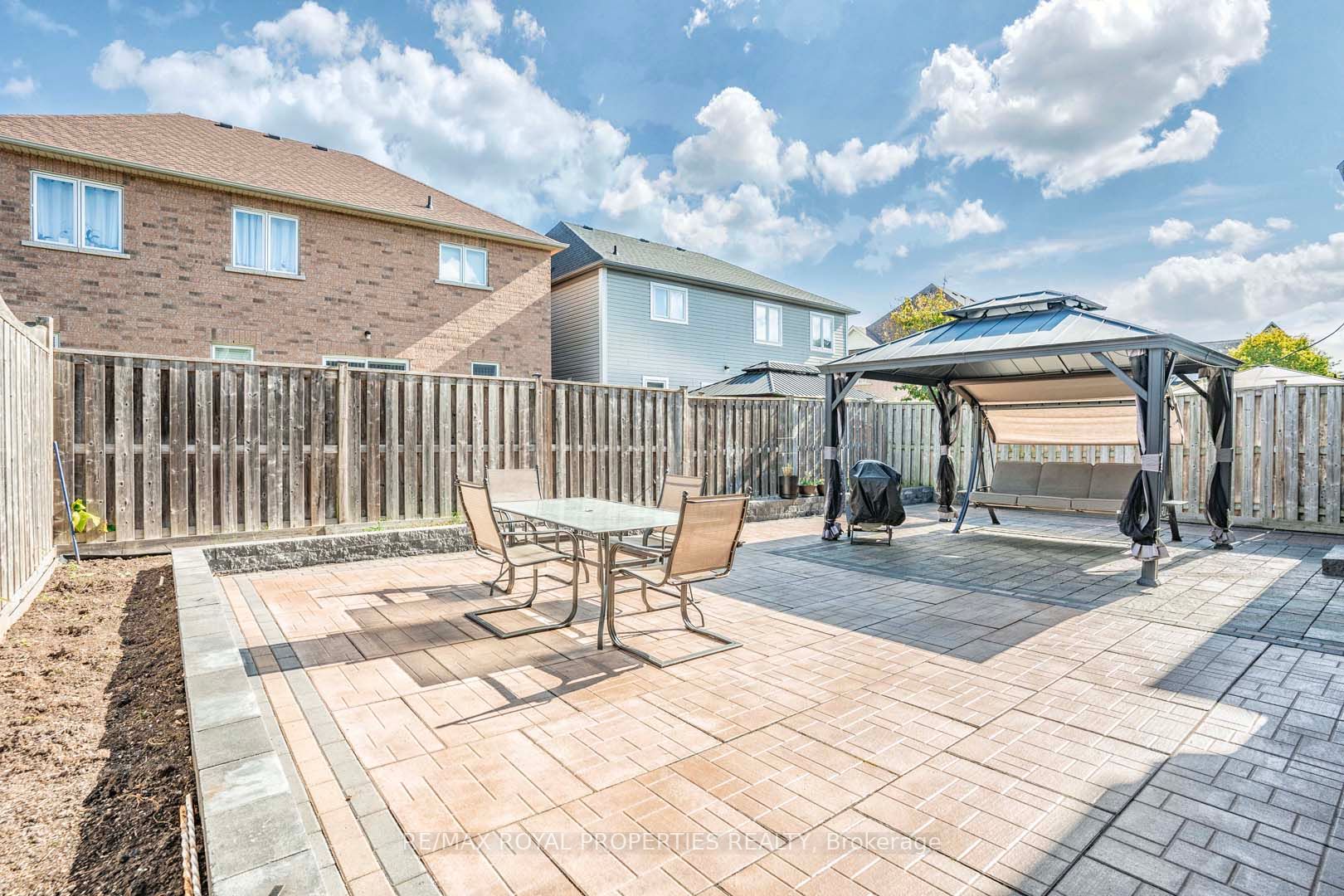 7 Leggett Dr
