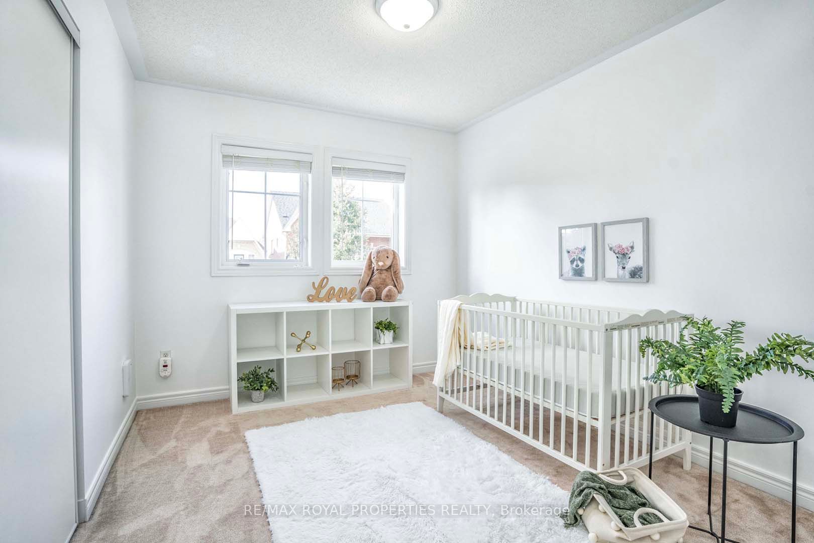7 Leggett Dr
