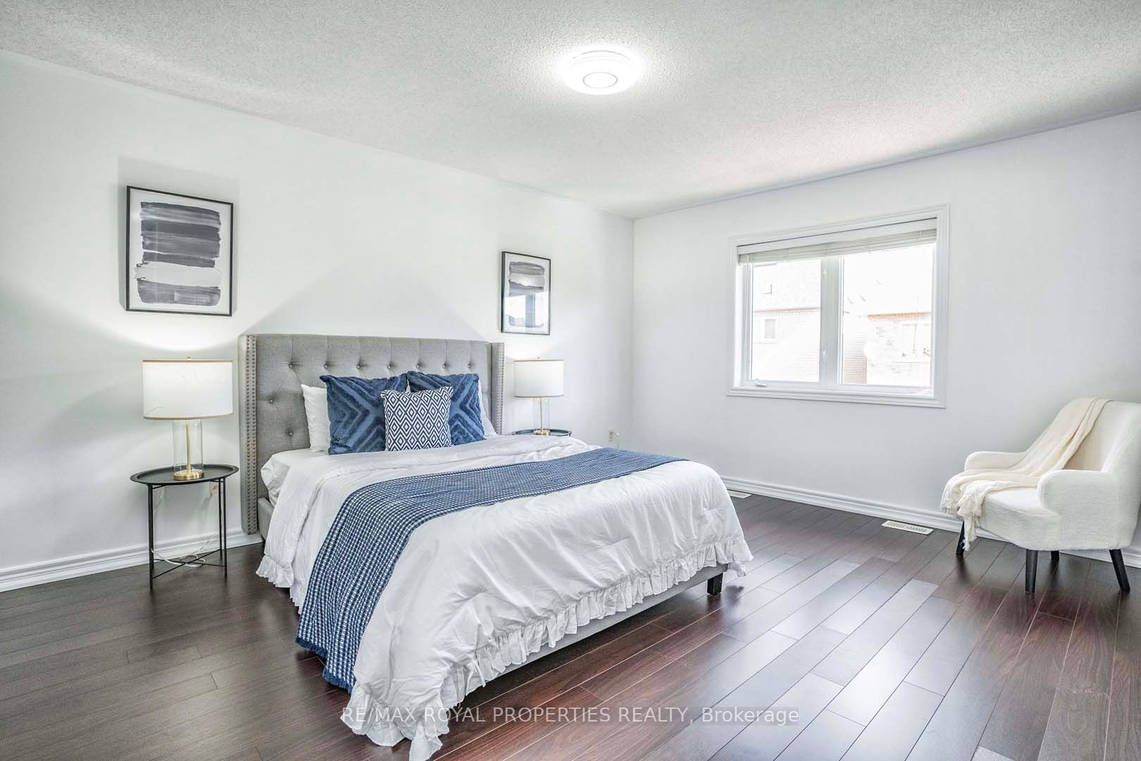 7 Leggett Dr
