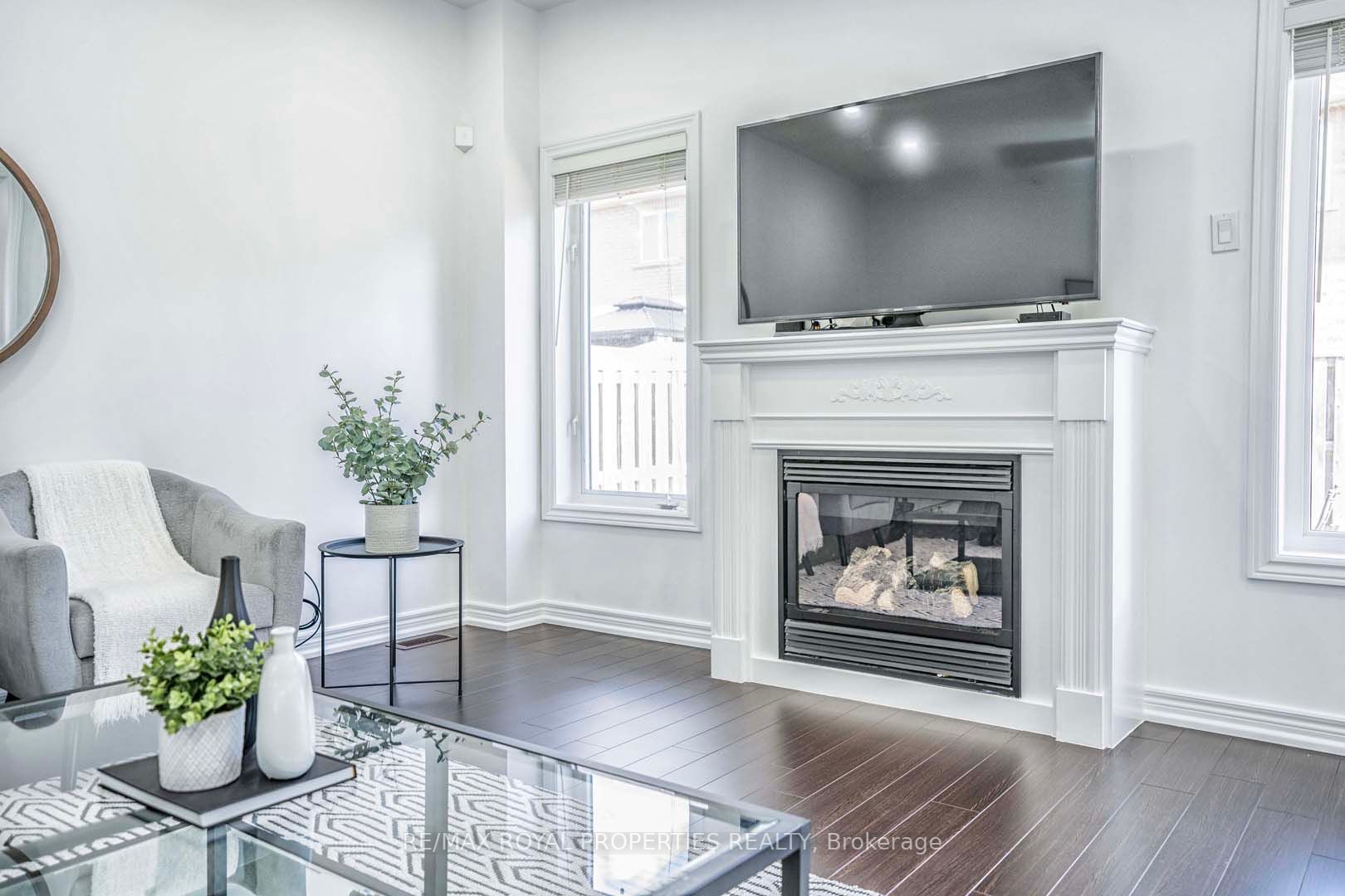 7 Leggett Dr