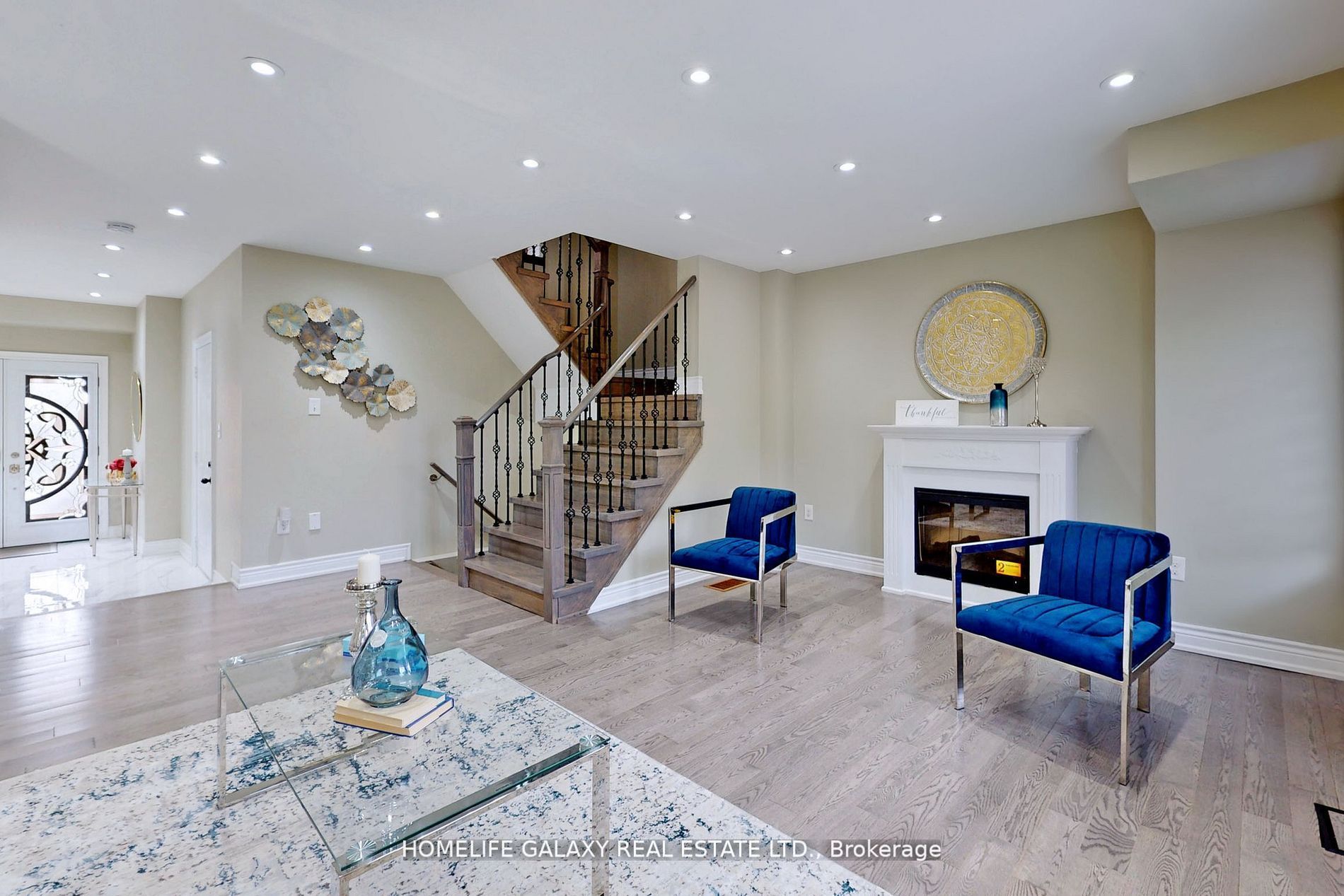856 Audley Road N