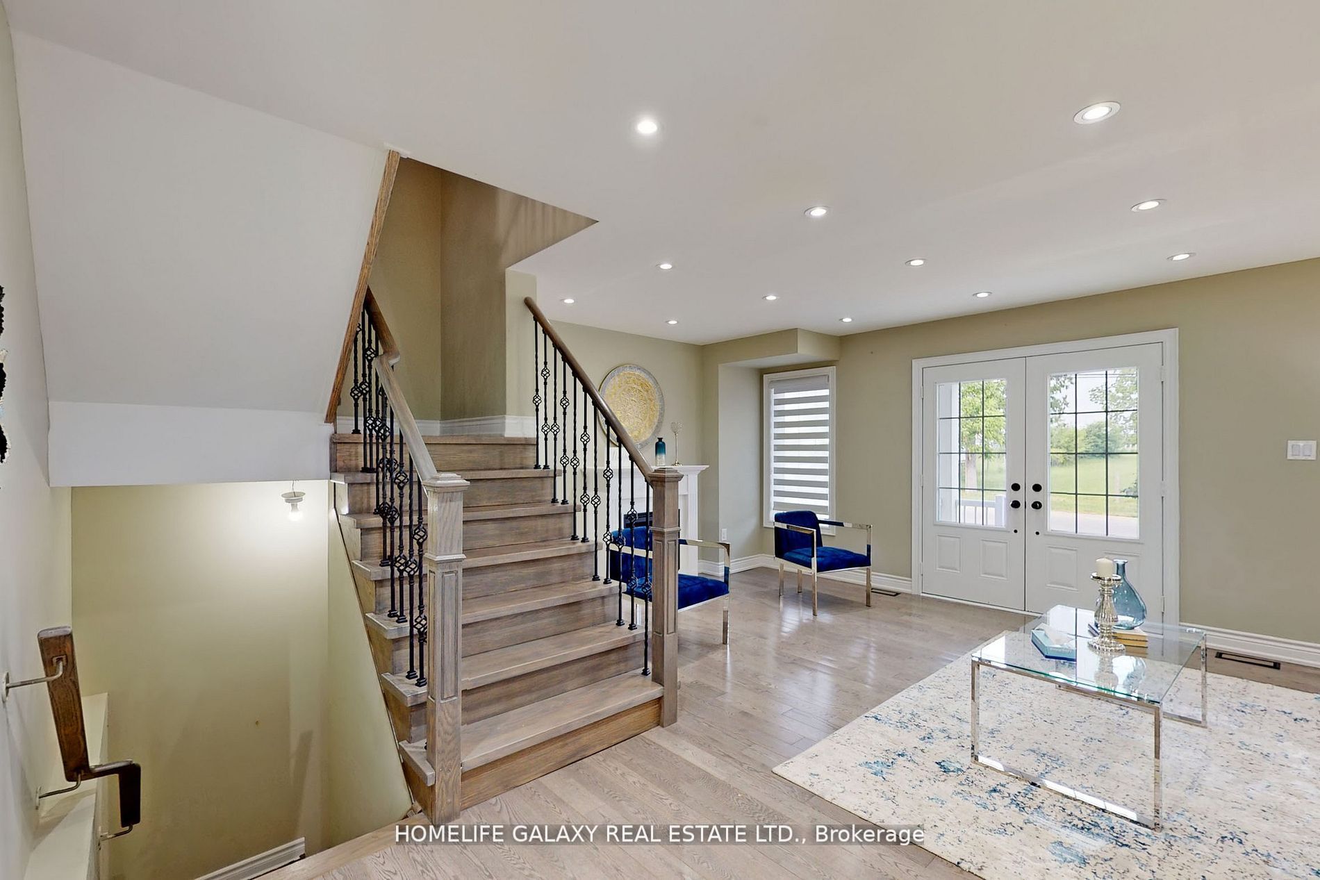 856 Audley Road N
