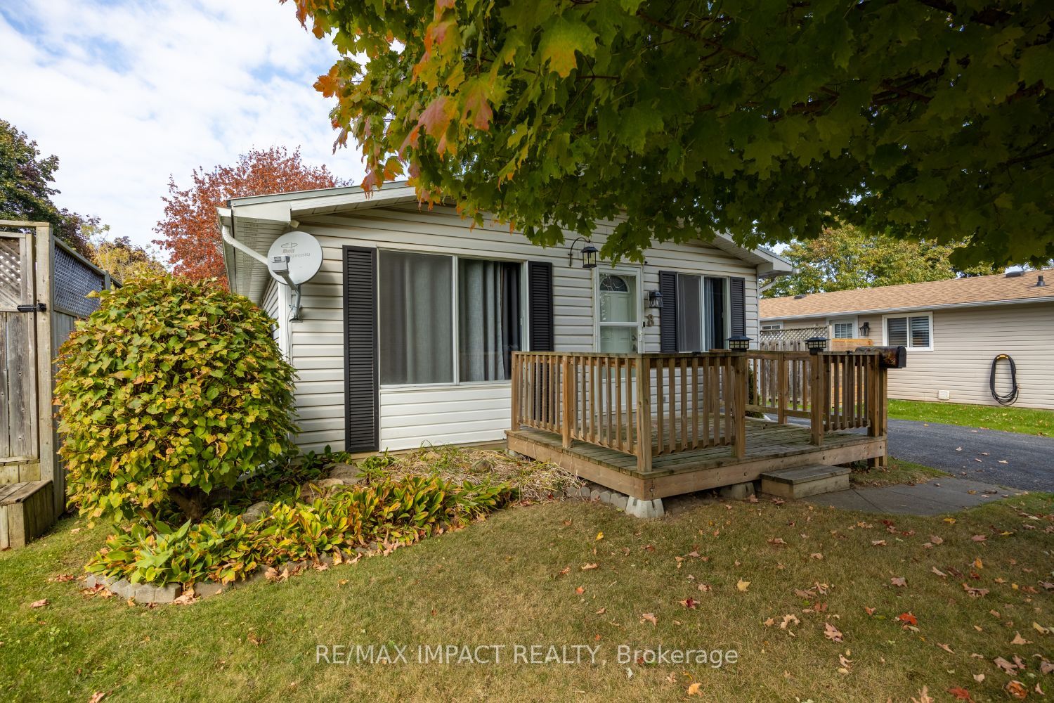 8 Saunders Ave