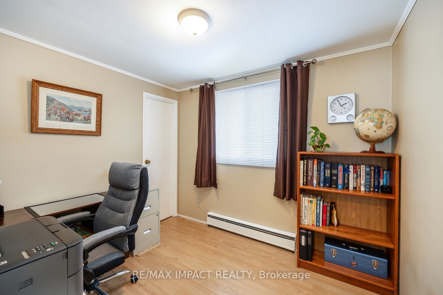 8 Saunders Ave