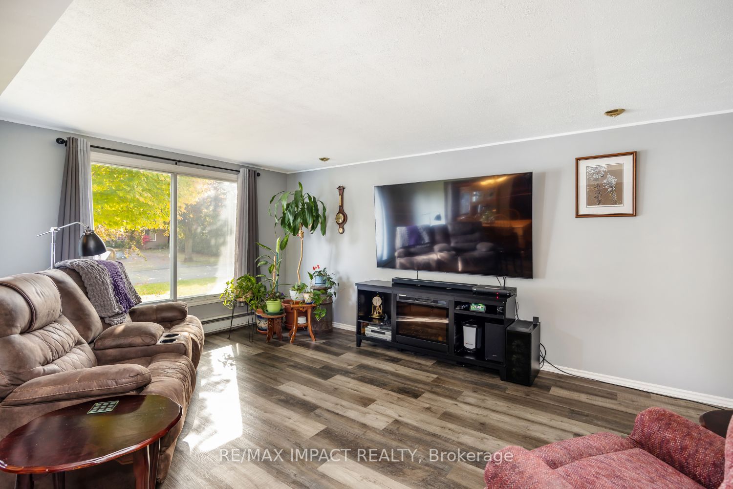 8 Saunders Ave
