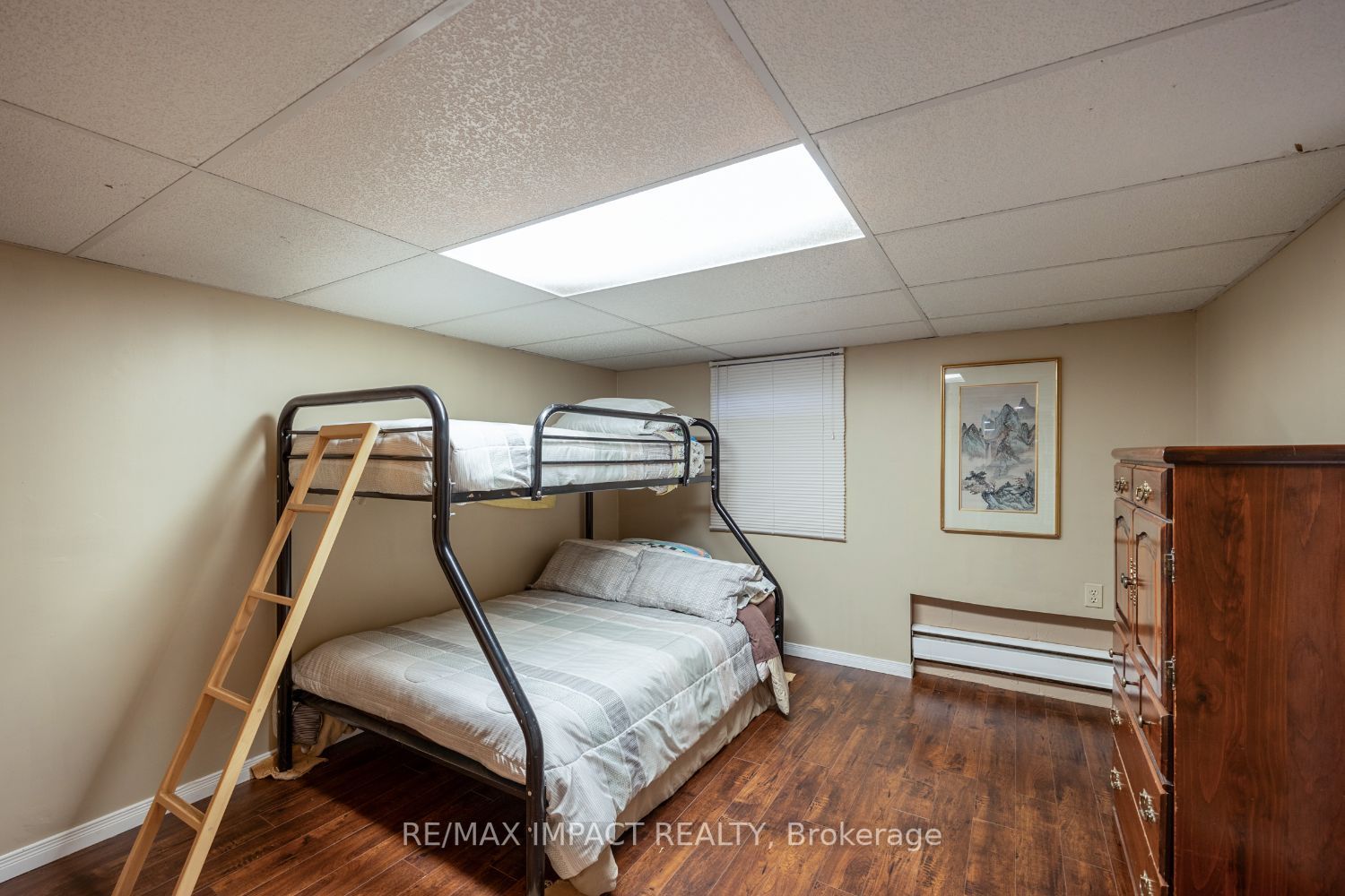 8 Saunders Ave
