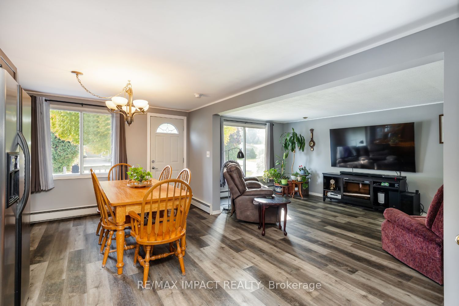 8 Saunders Ave