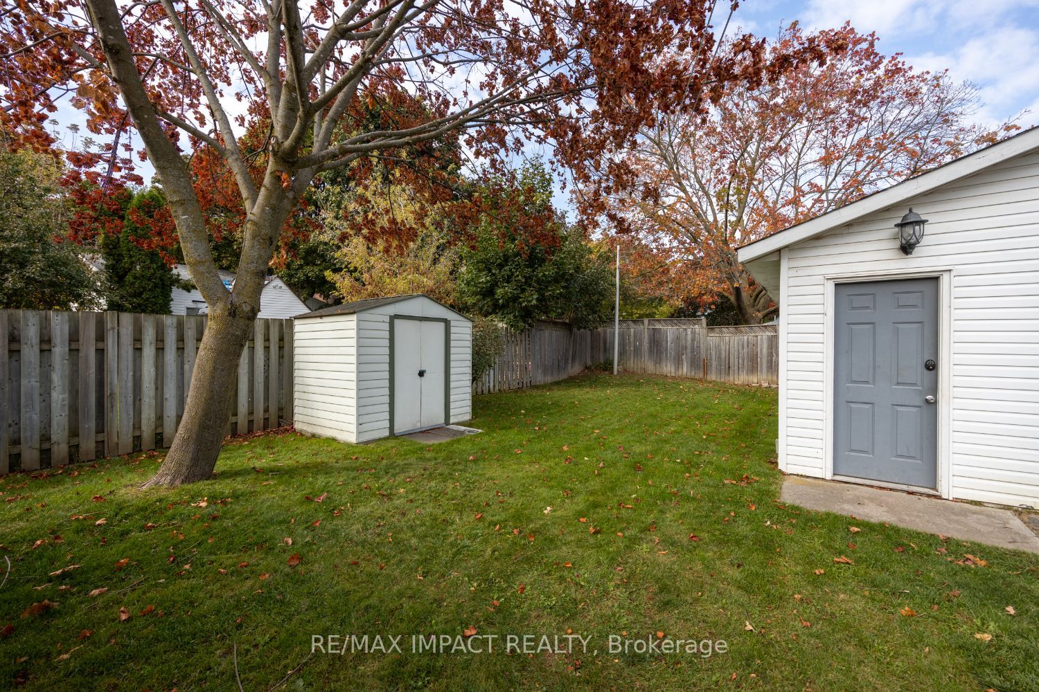 8 Saunders Ave
