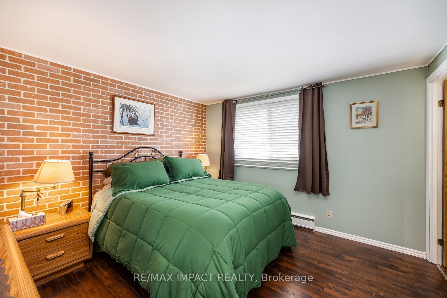 8 Saunders Ave