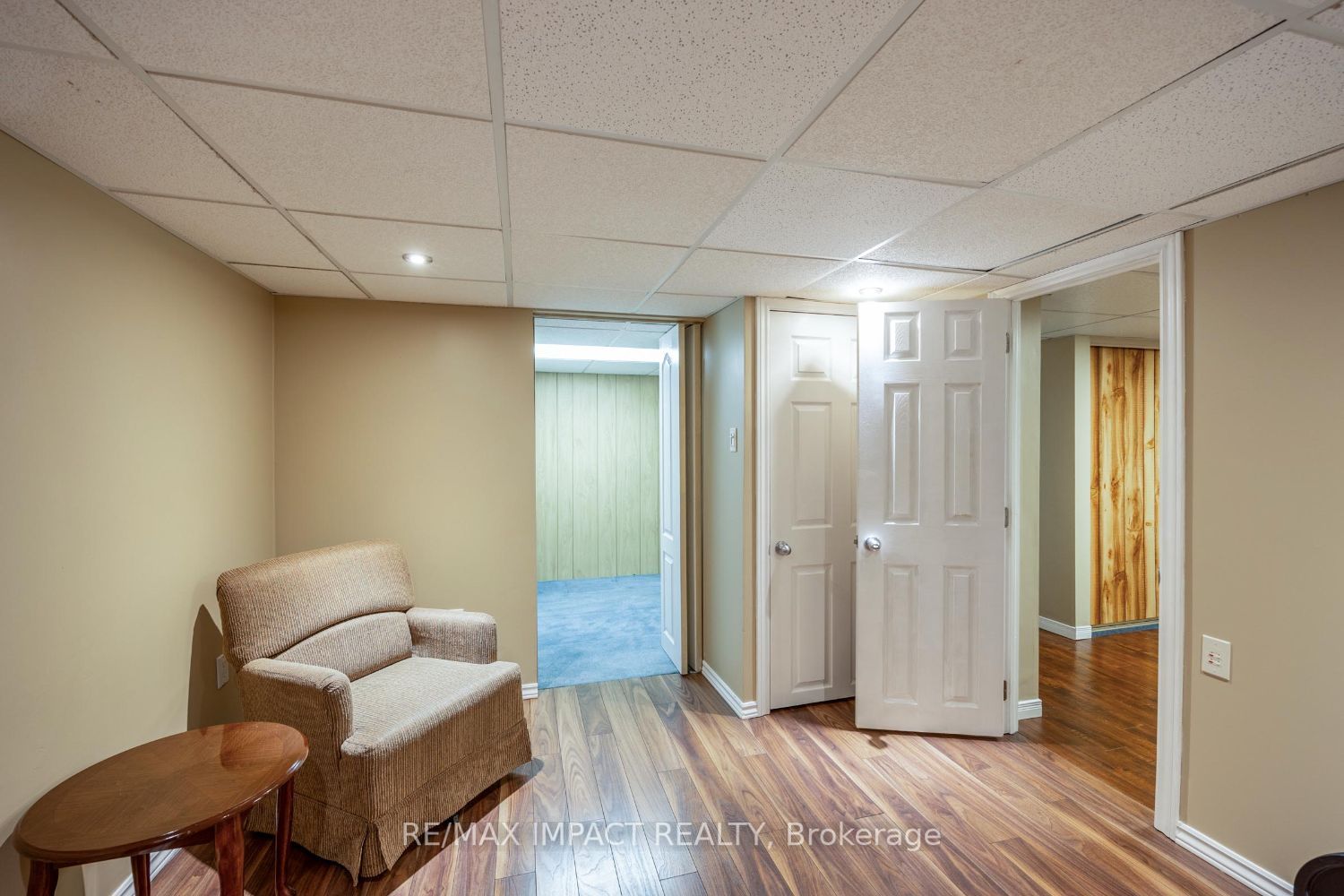 8 Saunders Ave