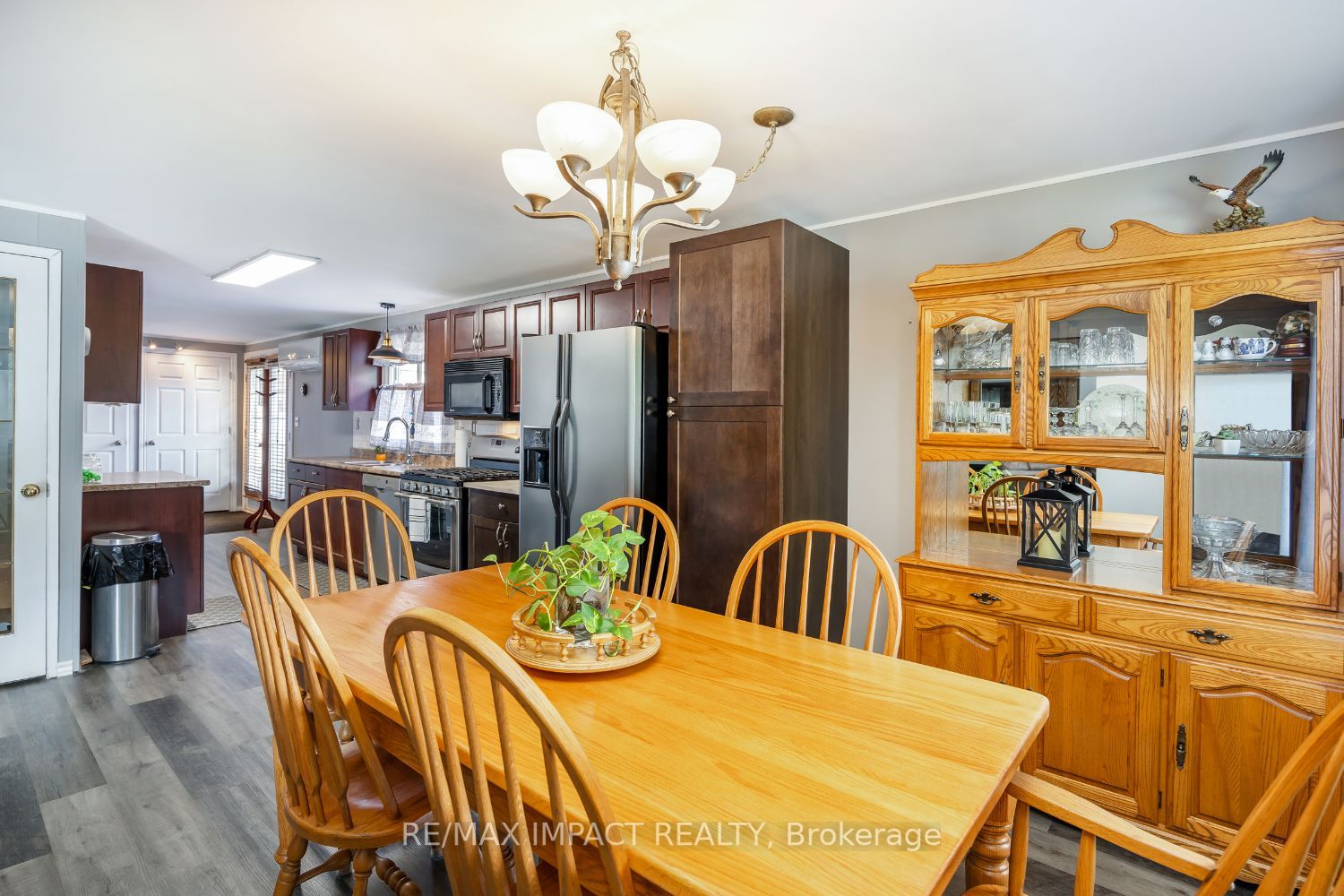 8 Saunders Ave