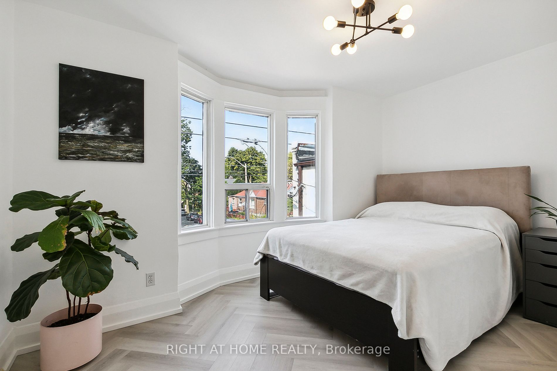 1055 Woodbine Avenue