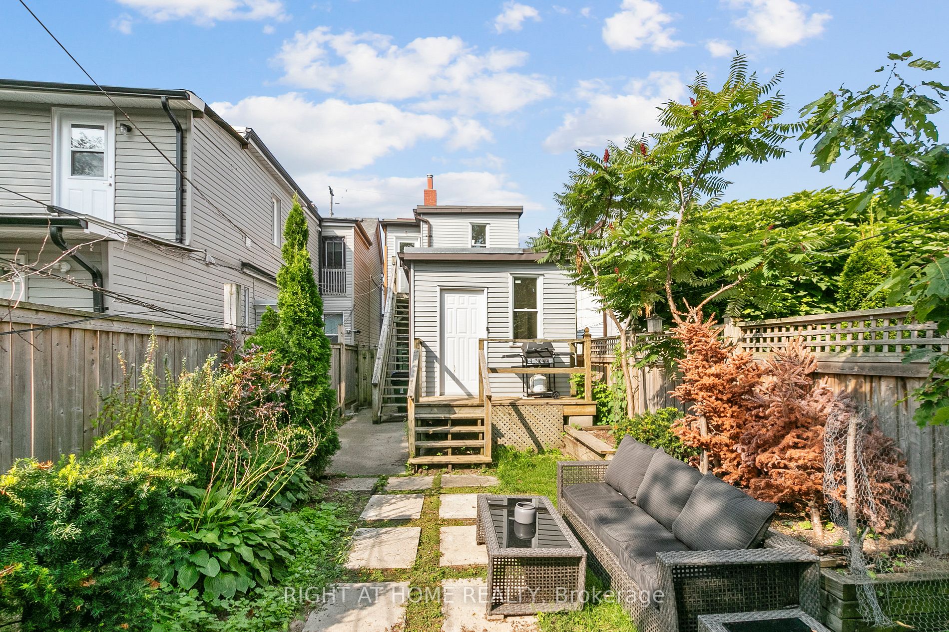 1055 Woodbine Avenue