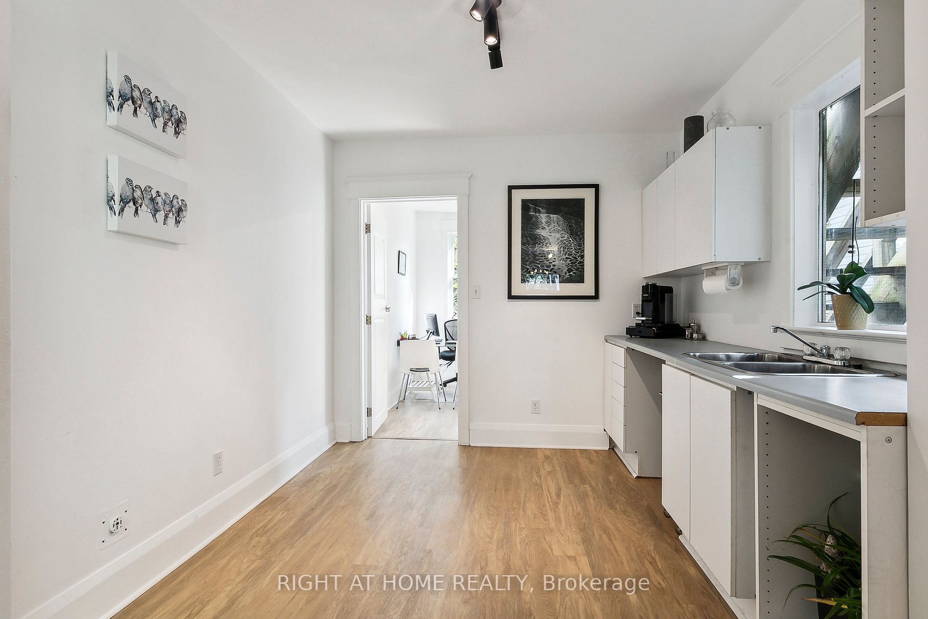 1055 Woodbine Avenue