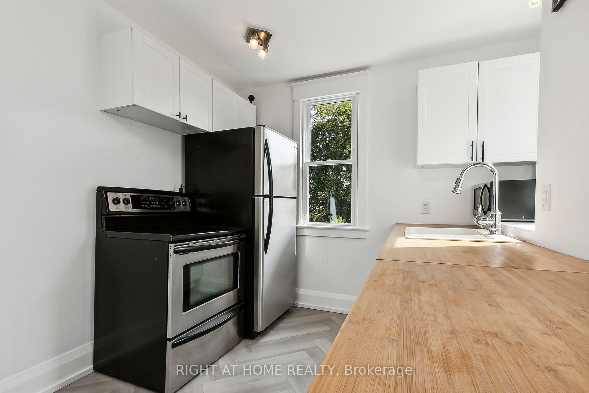 1055 Woodbine Avenue