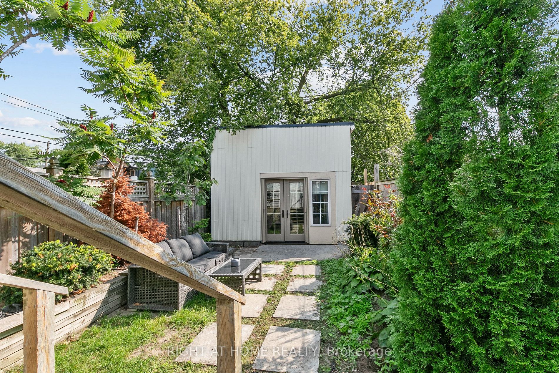 1055 Woodbine Avenue