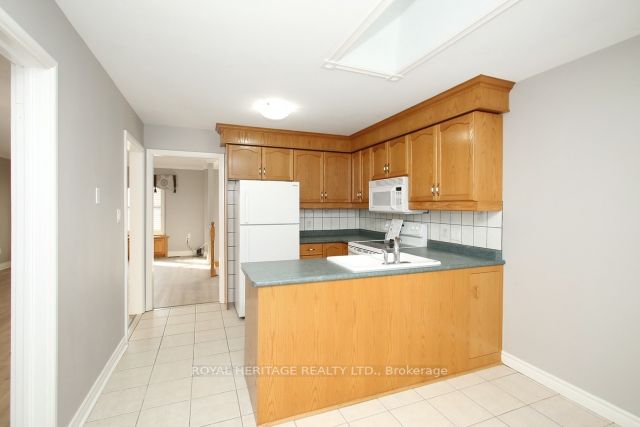 1035 Attersley Dr