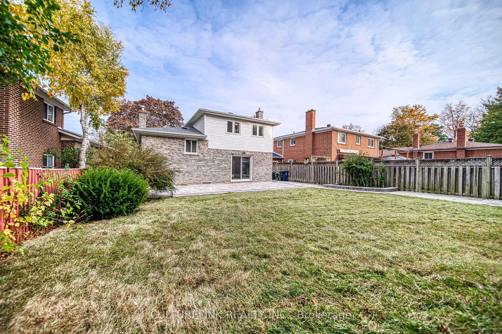6 Blueberry Dr