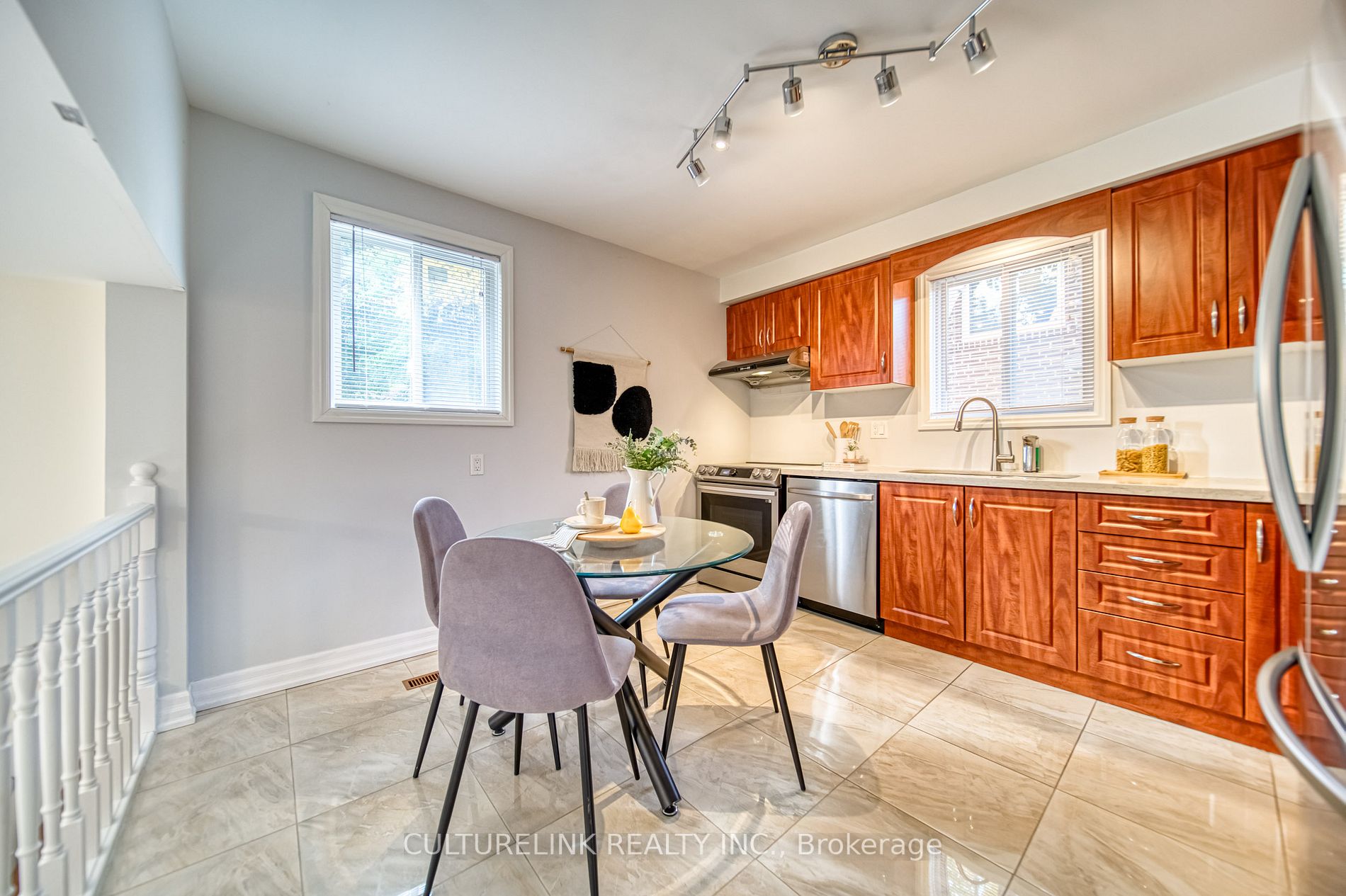 6 Blueberry Dr