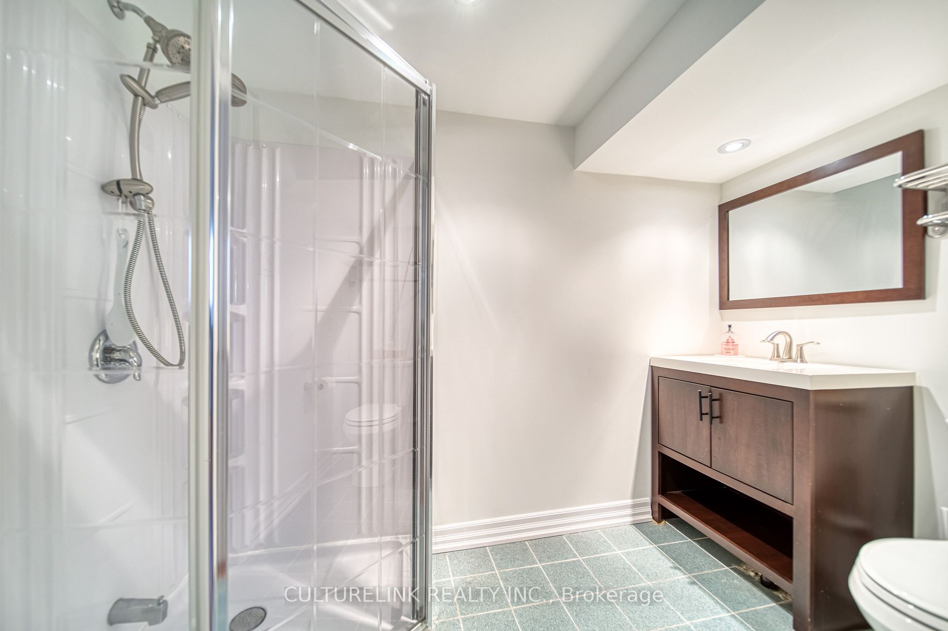 6 Blueberry Dr