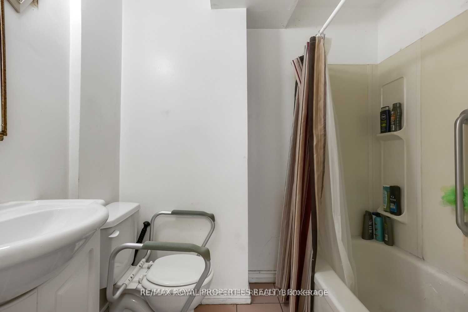 208-216 Division St