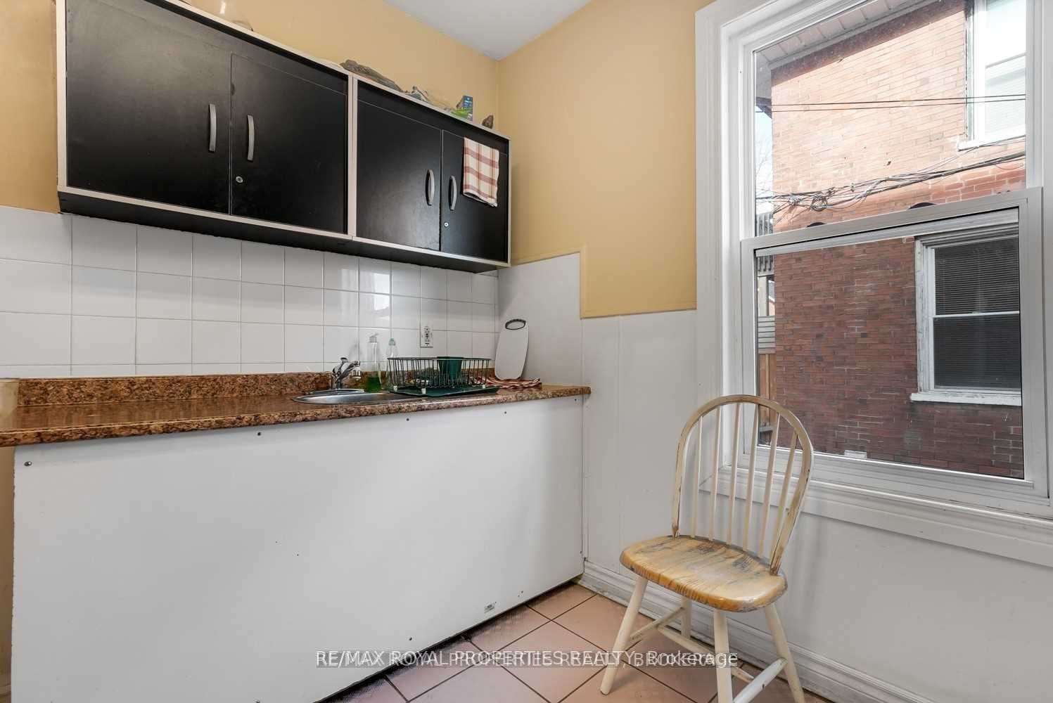 208-216 Division St