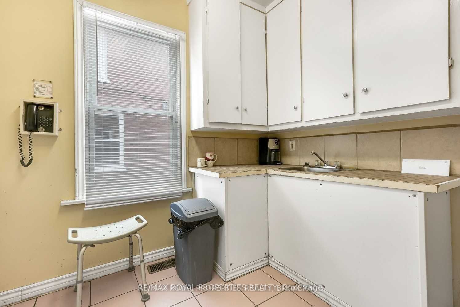 208-216 Division St