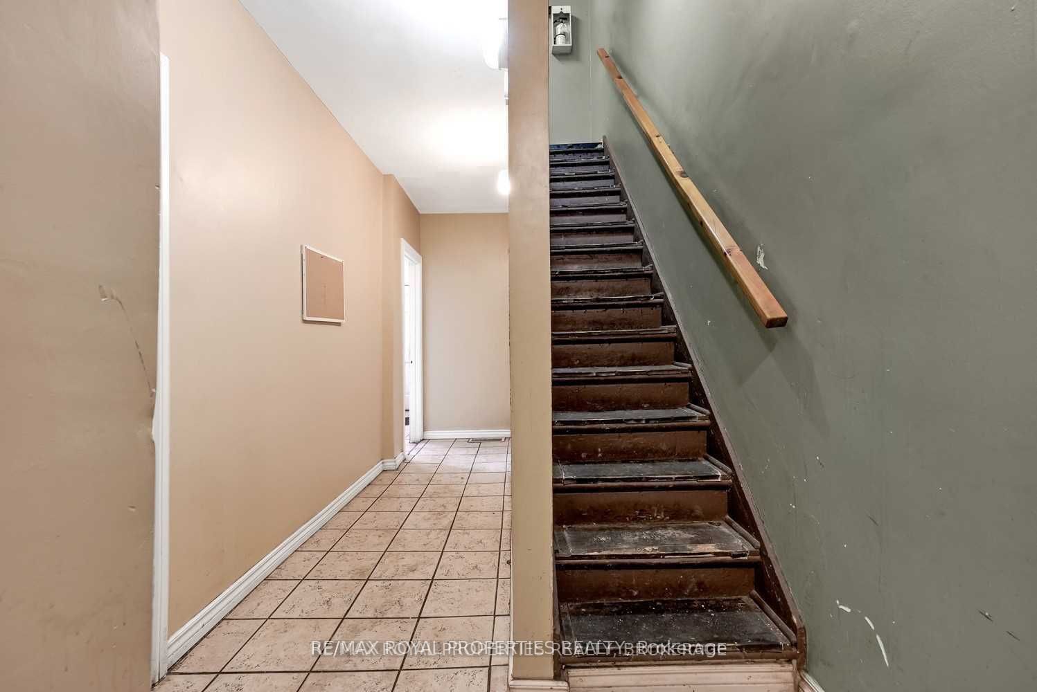 208-216 Division St