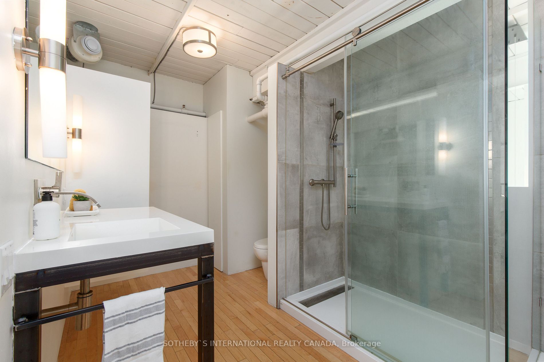 1173 Dundas St E, #216