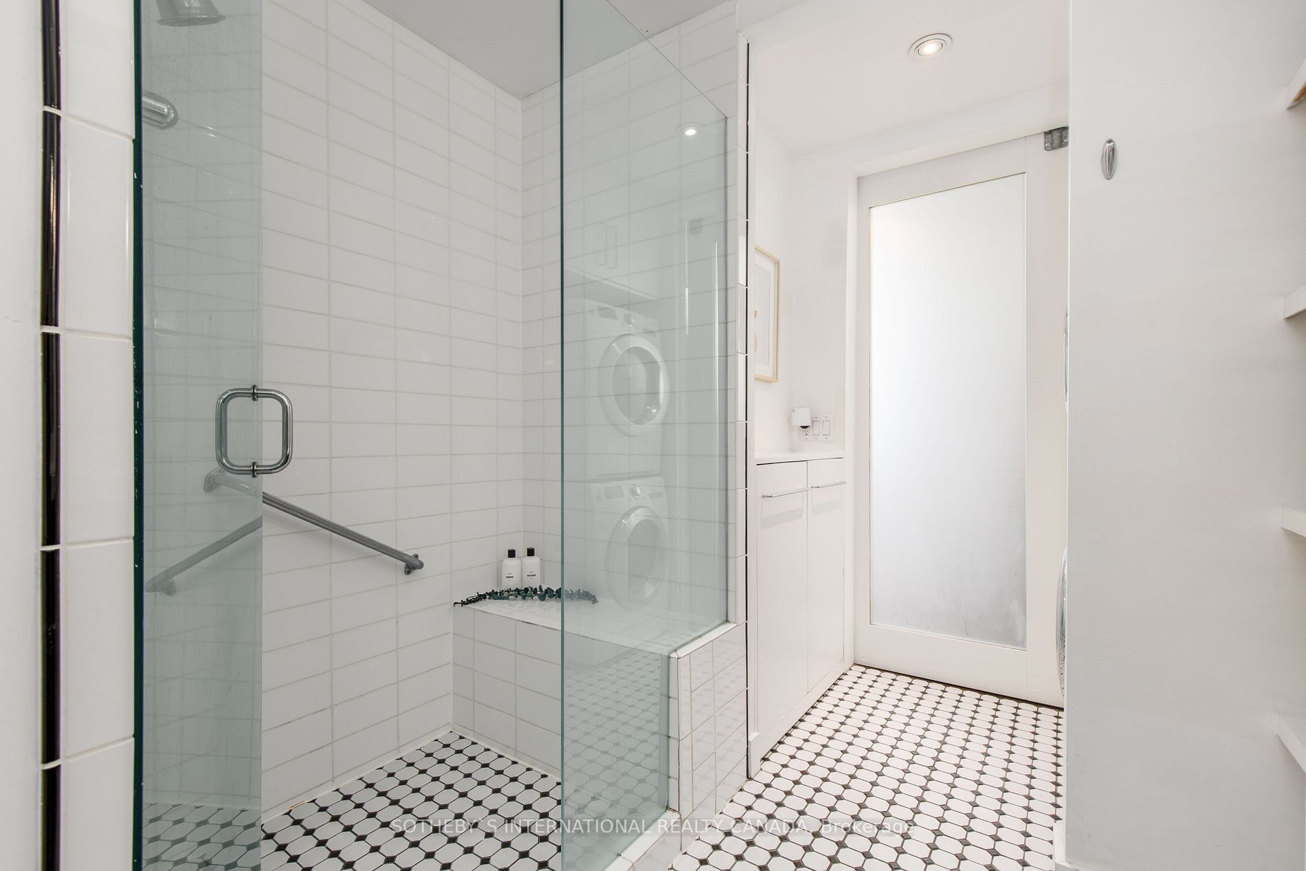 1173 Dundas St E, #216