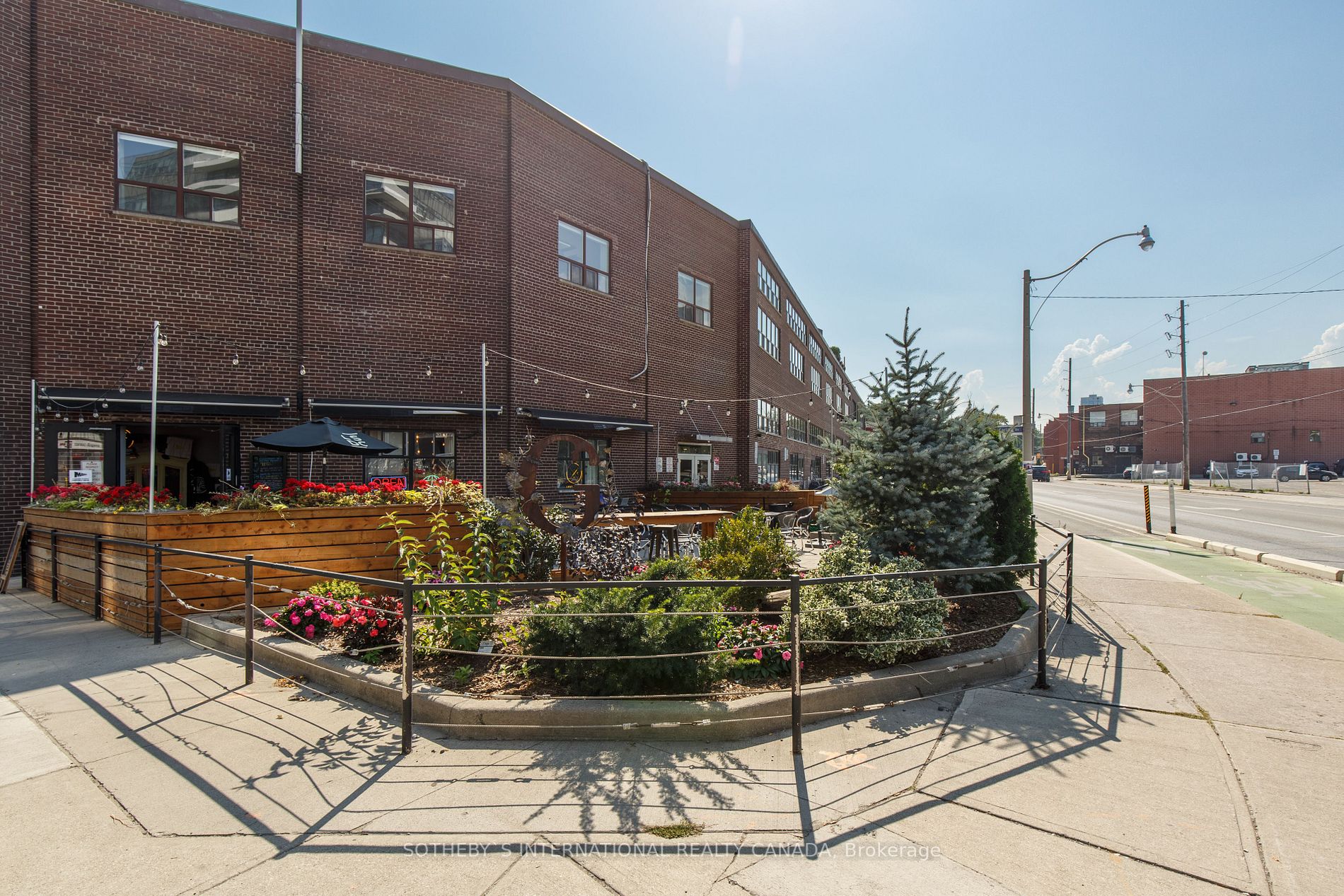 1173 Dundas St E, #216